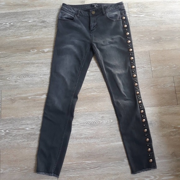 Romeo & Juliet Studded Side Skinny Jeans - Picture 2 of 7